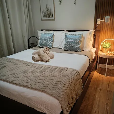 Fully Furnished Condo Unit In Bay Area Suites Manila